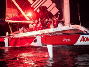 Maserati Multi 70 franchit la ligne d'arrivée de la 5e RORC Transatlantic