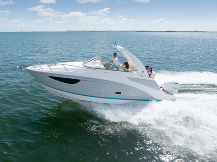 Le 26 XO est la version hors-bord du 26 Express avec toujours une carène très marine et des aménagements pour la croisière côtière. Regal fêtera en 2019 ses 50 ans d'existence. Le 26 XO est la version hors-bord du 26 Express avec toujours une carène très marine et des aménagements pour la croisière côtière. Regal fêtera en 2019 ses 50 ans d'existence.