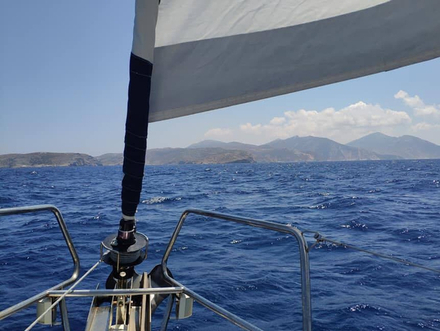 Première déception : nous prendrons la mer le lendemain matin de notre arrivée, car le loueur n'a pas préparé le bateau dans les temps... Le rêve se fait désirer ! Première déception : nous prendrons la mer le lendemain matin de notre arrivée, car le loueur n'a pas préparé le bateau dans les temps... Le rêve se fait désirer !