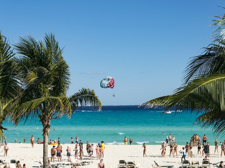 La température de l'eau est actuellement d'environ 28°C... Bonne baignade !