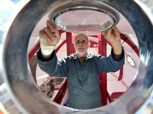 Traverser l'Atlantique en tonneau : le septuagénaire aventurier annonce son départ