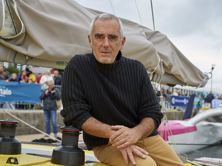Loïck Peyron : « je vais perdre la Route du Rhum ! ». Notre interview exclusive sur les pontons de Saint-Malo, quelques heures avant le départ de la Route du Rhum.