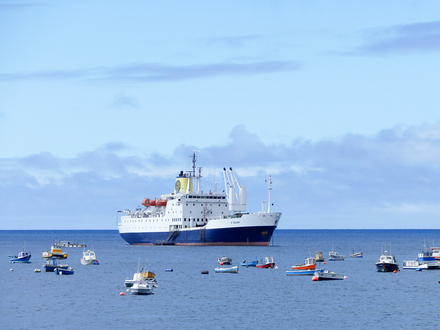 Le RMS Saint Helena, dont le service régulier vers l'île vient d'être suspendu. Le RMS Saint Helena, dont le service régulier vers l'île vient d'être suspendu.