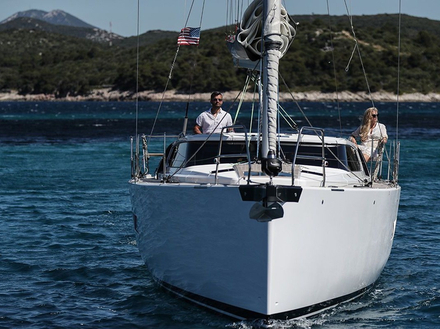 Aujourd'hui, la gamme Elan Yacht se compose de voiliers de course-croisière, performants et haut de gamme côté finition, à l'image des E3, E4 et E5. Aujourd'hui, la gamme Elan Yacht se compose de voiliers de course-croisière, performants et haut de gamme côté finition, à l'image des E3, E4 et E5.