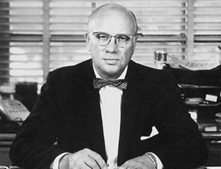E. Carl Kiekhaefer, l'homme d'affaires américain visionnaire à l'origine de Mercury Marine. Nautisme Article
