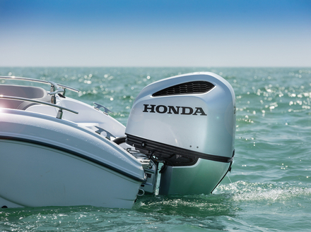 Les V6 sont déclinés en quatre puissances, 175, 200, 225 et 250 chevaux, et disponibles en commandes électriques. Les V6 sont déclinés en quatre puissances, 175, 200, 225 et 250 chevaux, et disponibles en commandes électriques.