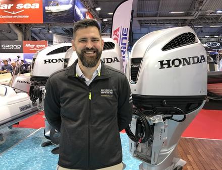 Maxence Zacharie (Directeur Marketing produits d'équipement Honda) mise beaucoup sur les innovations des nouveaux V6 comme le système « sans clé ». Nautisme Article