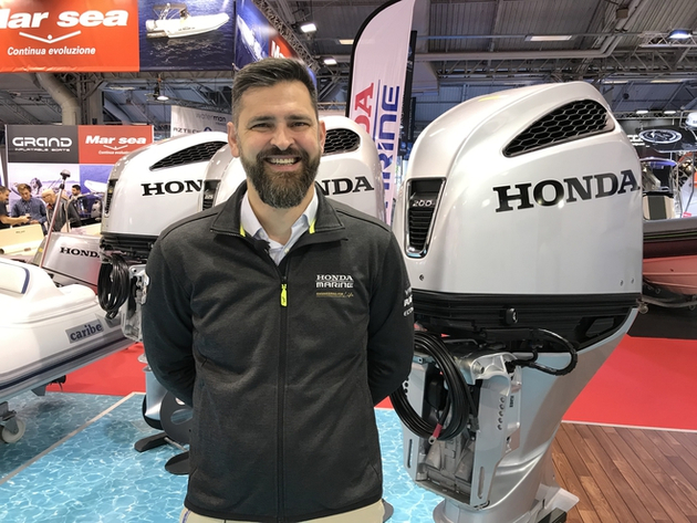 Maxence Zacharie (Directeur Marketing produits d'équipement Honda) mise beaucoup sur les innovations des nouveaux V6 comme le système « sans clé ». Nautisme Article