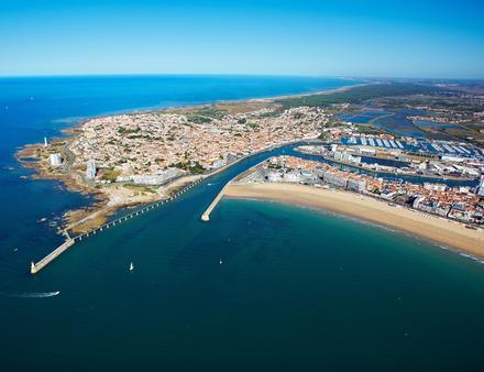 Pour le public sablais, une victoire de VDH serait un juste retour des choses, eu égard à son investissement pour que la course puisse partir du port vendéen. Nautisme Article
