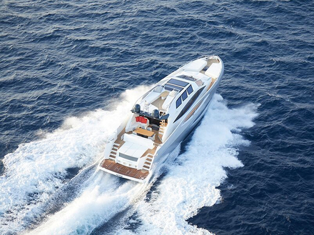 A bord de ce prestigieux sport-open, plusieurs solutions matérielles et logicielles Furrion ont été imaginées et notamment une intelligence artificielle nommée Angel. A bord de ce prestigieux sport-open, plusieurs solutions matérielles et logicielles Furrion ont été imaginées et notamment une intelligence artificielle nommée Angel.