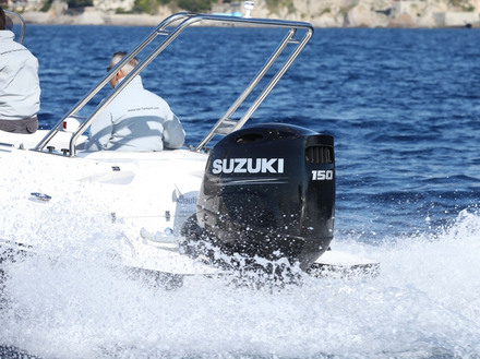 Le DF150A comme le nouveau DF175A est un moteur quatre temps à quatre cylindres en ligne de 2 867 cm3. Nautisme Article