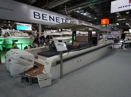 Le Nimbus T11 est un day-boat puissant et confortable, avec notamment un grand salon avec des sièges réglables, de multiples bains de soleil, une cuisine en plein air, des rangements XXL, le tout dans un style scandinave contemporain. Le Nimbus T11 est un day-boat puissant et confortable, avec notamment un grand salon avec des sièges réglables, de multiples bains de soleil, une cuisine en plein air, des rangements XXL, le tout dans un style scandinave contemporain.