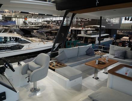 A l'intérieur, comme à l'extérieur, l'aménagement a été optimisé au maximum pour créer de vastes espaces de vie. Nautisme Article