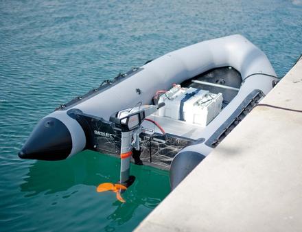 La nouvelle Power 24-3500 est étanche IP67 et a une durée de vie nettement supérieure à celle des batteries à base de plomb. Elle convient tant aux bateaux de loisirs qu'à la navigation commerciale. Nautisme Article