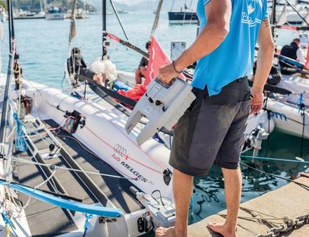Le Travel 1103 C pèse en tout et pour tout, avec sa batterie, 17 kg dont 11 pour le composant le plus lourd. Le moteur est étanche IP67. Nautisme Article