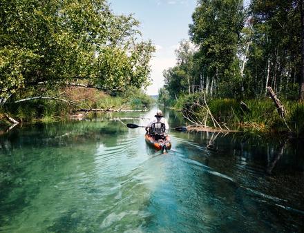 L'Ultralight associé à la batterie de 915 Wh offre une autonomie de plus de 100 km pour une vitesse moyenne à la rame de 4,2 km/h. Nautisme Article