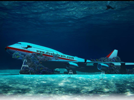 Attraction principale du futur parc sous-marin : un Boeing 747 totalement immergé ! Ce dernier permettra de créer un récif artificiel pour la faune marine. Attraction principale du futur parc sous-marin : un Boeing 747 totalement immergé ! Ce dernier permettra de créer un récif artificiel pour la faune marine.