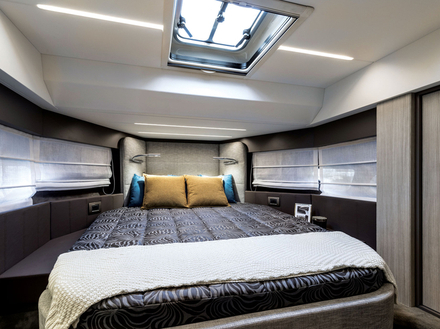 Pour le futur propriétaire, il est possible de choisir entre deux configurations : deux cabines et deux salles de bain, ou trois cabines et une salle de bain. Pour le futur propriétaire, il est possible de choisir entre deux configurations : deux cabines et deux salles de bain, ou trois cabines et une salle de bain.