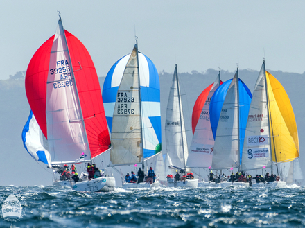 Pour sa 51e édition, plus de 1500 étudiants de 23 nationalités différentes prendront le départ de la première régate étudiante sur habitable du monde. 