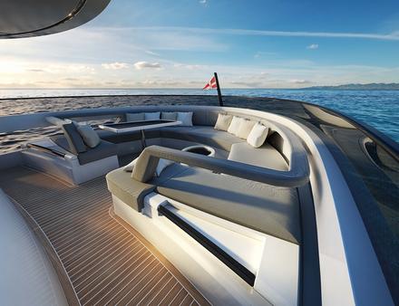 Le pont avant du Cetera propose un vaste salon protégé par un pare-brise panoramique en verre fumé. Nautisme Article