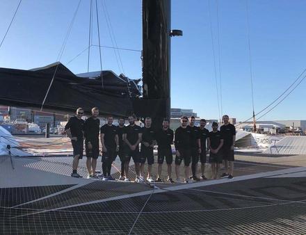 Très déçus par cette avarie alors que le trimaran noir et or était parfaitement dans les temps du record du Trophée Jules Verne, Yann Guichard et ses onze hommes souhaitent désormais des explications. Nautisme Article