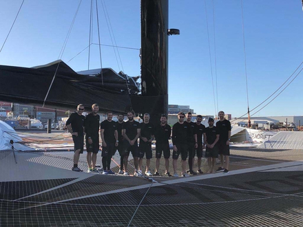 Très déçus par cette avarie alors que le trimaran noir et or était parfaitement dans les temps du record du Trophée Jules Verne, Yann Guichard et ses onze hommes souhaitent désormais des explications. Nautisme Article