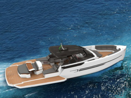 L'Okean 55 est le plus int&eacute;ressant des trois mod&egrave;les du constructeur avec un concept de grand open habitable, dot&eacute; d'un cockpit profond mais bien ouvert sur l'ext&eacute;rieur avec une vaste plateforme arri&egrave;re.