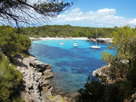 Cala en turqueta, plage de rêve et mouillage bien abrité.