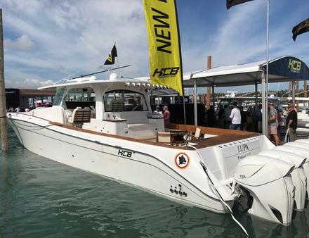 Non, vous ne rêvez pas ! Cet open de 20 mètres dispose de 3 135 chevaux sur son tableau arrière ! Nautisme Article