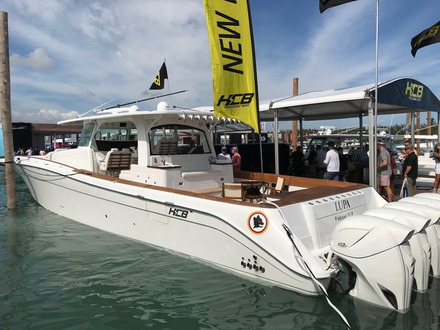 Non, vous ne rêvez pas ! Cet open de 20 mètres dispose de 3 135 chevaux sur son tableau arrière ! Non, vous ne rêvez pas ! Cet open de 20 mètres dispose de 3 135 chevaux sur son tableau arrière !