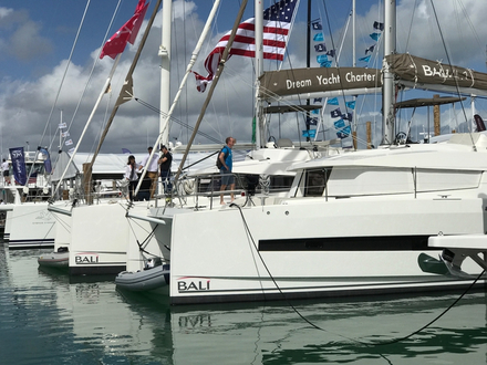 Les catamarans sont de plus en plus populaires aux USA. Ici la flotte Bali. Les catamarans sont de plus en plus populaires aux USA. Ici la flotte Bali.