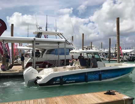 Succès pour les essais du système Docksense de Raymarine, ici en version hors-bord. Vous accostez les yeux fermés ! Nautisme Article