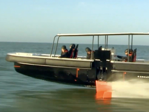 Enfin, un bateau à moteur foiler chez Bénéteau !