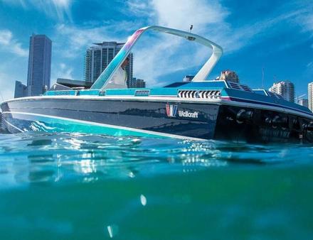 Dans un parfait état, le bateau de la série Miami Vice est à vendre sur un site d'enchères. Nautisme Article