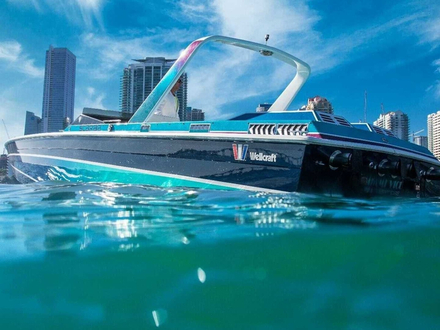 Dans un parfait état, le bateau de la série Miami Vice est à vendre sur un site d'enchères. Nautisme Article