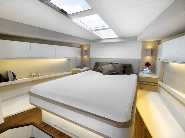Sous le pont, on retrouve une spacieuse double cabine avec salle de bain privative. Nautisme Article