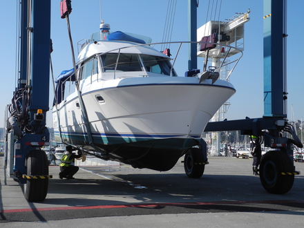 Pour un examen complet le bateau doit être sorti de l'eau. Pour un examen complet le bateau doit être sorti de l'eau.
