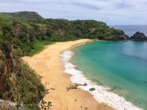 Direction le Brésil pour découvrir la plus belle plage du monde