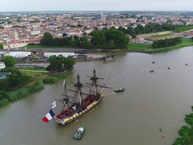 L'Hermione lors de son retour à Rochefort l'an dernier. Nautisme Article