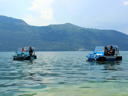 Avec sa petite taille et sa bo&icirc;te automatique, elle se conduit avec le permis B1 et sans permis bateau pour une vitesse de 80 km/h sur route.