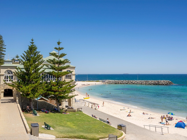 Cottesloe Beach, une des plages les plus populaires de Perth. Nautisme Article