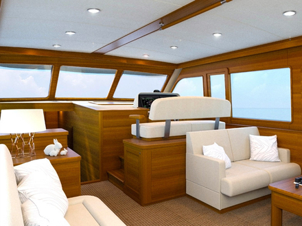 Quelle que soit la configuration choisie, les deux aménagements bénéficient d'un grand coin salon avec un canapé en L autour d'une table à manger. L'accès du cockpit depuis le salon se fait par une porte centrale. Quelle que soit la configuration choisie, les deux aménagements bénéficient d'un grand coin salon avec un canapé en L autour d'une table à manger. L'accès du cockpit depuis le salon se fait par une porte centrale.