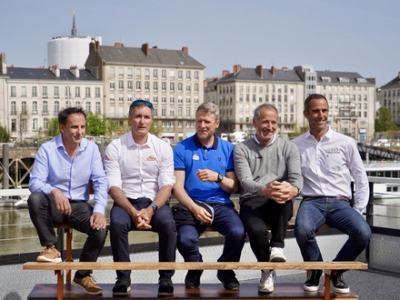 Avec un nouveau monotype, le Figaro Bénéteau 3, et surtout autour d'un plateau exceptionnel où se retrouvent six anciens vainqueurs ! Avec un nouveau monotype, le Figaro Bénéteau 3, et surtout autour d'un plateau exceptionnel où se retrouvent six anciens vainqueurs !