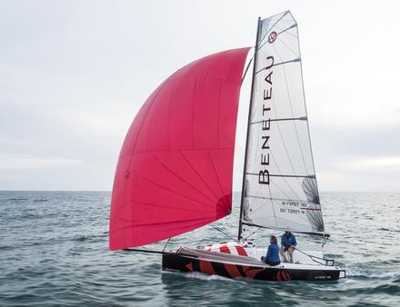 First 18, 24 et 24 participeront à diverses courses en Europe en Croatie, Danemark, Italie, Suisse... Ici un First 18. Nautisme Article