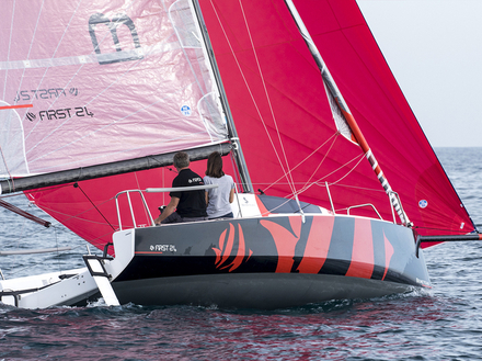 Bénéteau annonce le lancement de la First Cup, premier championnat destiné à réunir les régatiers à bords des First 24. Bénéteau annonce le lancement de la First Cup, premier championnat destiné à réunir les régatiers à bords des First 24.