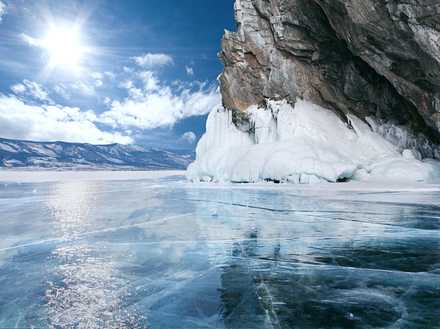 Le lac Baïkal en hiver.