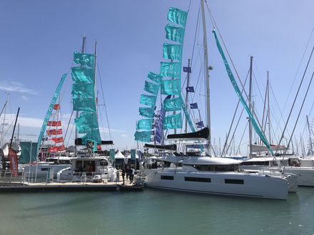 La 10e &eacute;dition du Salon du Multicoque se tient jusqu'au 28 avril &agrave; La Grande Motte (34) en pr&eacute;sence d'une soixantaine d'unit&eacute;s &agrave; voile ou &agrave; moteur.