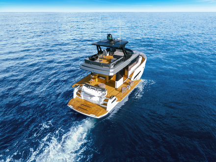 L'Okean 50X, un concept de yacht explorer très en vogue actuellement avec les toys et l'immense plage arrière.  L'Okean 50X, un concept de yacht explorer très en vogue actuellement avec les toys et l'immense plage arrière.
