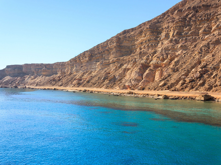 A Charm el-Cheikh, le climat est subtropical désertique avec un temps sec et chaud la plus grande partie de l'année. Les étés y sont brûlants avec des températures qui dépassent régulièrement le A Charm el-Cheikh, le climat est subtropical désertique avec un temps sec et chaud la plus grande partie de l'année. Les étés y sont brûlants avec des températures qui dépassent régulièrement le