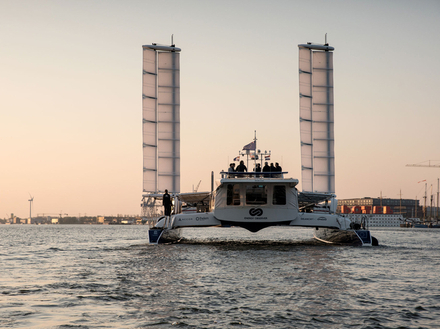 L'installation des Oceanwings ouvre la voie à la production d'hydrogène pendant les navigations, seulement 1h à 2h par jour dans un premier temps. Un appoint d'énergie indispensable pour l'Europe du Nord !